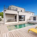 Casano Luxury Family Coastal With Pool *