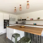 Casano Luxury Family Coastal With Pool 빌라 *