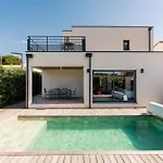 Casano Luxury Family Coastal With Pool