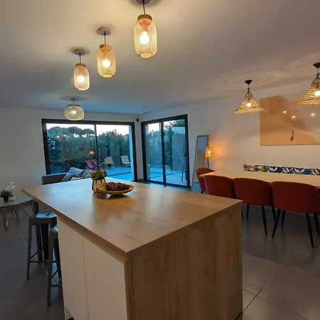 Casano Luxury Family Coastal With Pool *