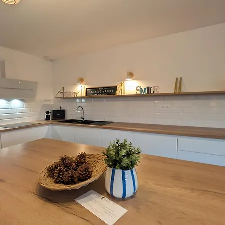 Casano Luxury Family Coastal With Pool *