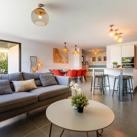 Casano Luxury Family Coastal With Pool *